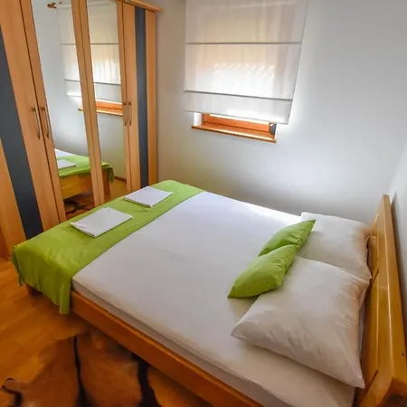 Kalista Apartment *
