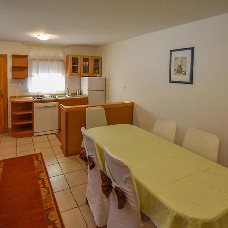 Kalista Apartment *